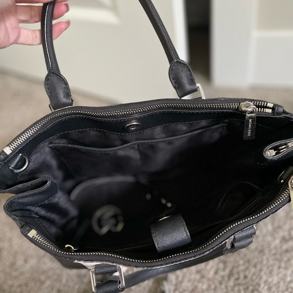 Michael Kors Black and White Tote Bag - Picture 3 of 5